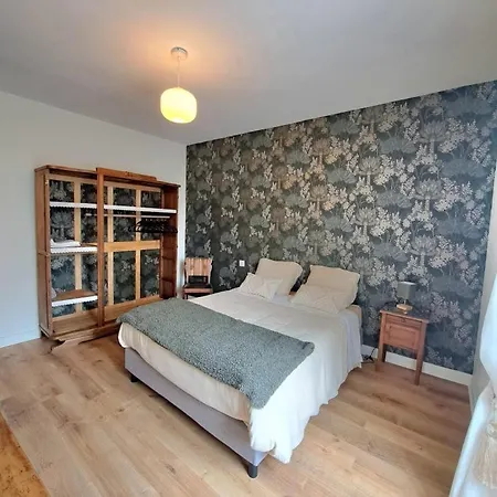 La Petite Maison De *