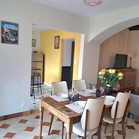 La Petite Maison De *
